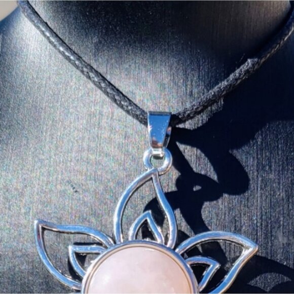 Rose Quartz Flower Necklace - Picture 2 of 4